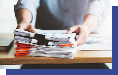 電帳法改正に対応できずバインダーに溜まる領収書